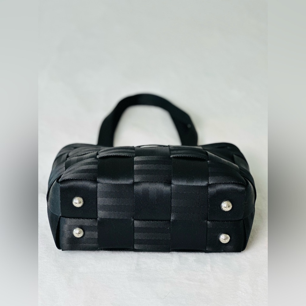 Harveys The Original Seatbelt Black Woven Tote Bag - Picture 3 of 8